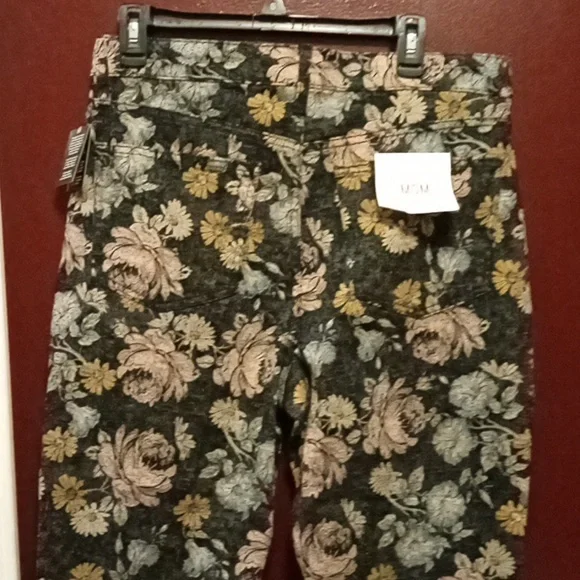 Celebrity pink jeans - Picture 7 of 8